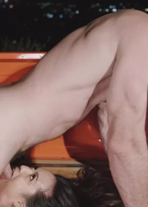 Азиатская милфа Мика Тан делает глубокий минет большому члену после того, как поиграла со своей киской