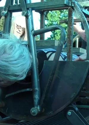 Грудастую пожилую блондинку оставляют связанной и с кляпом во рту в многочисленных нарядах