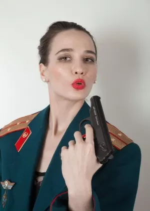 Буч-самку соблазняет и ублажает ее партнер-лесбиянка в нижнем белье