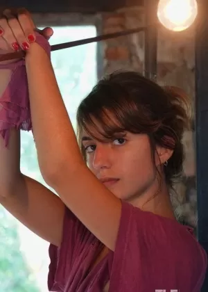 Молодые девушки: Энергичные