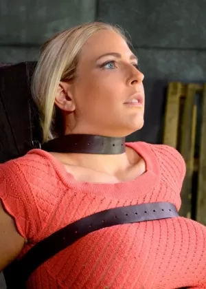 Милфу Сирен Де Мер заворачивают в обертку из сарана, прежде чем трахнуть лицом