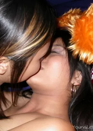 Модели с разворотом Джейд Хсу Киара Дуэйн экспериментируют с лесбийским сексом