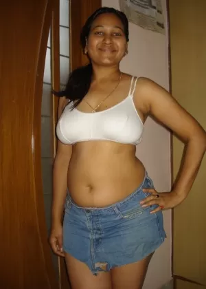 Indian plumper exposes upskirt underwear after freeing her boobs from a bra