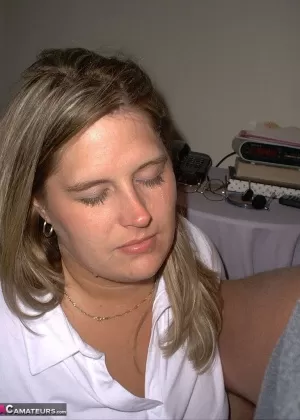 Любительская групповуха толстушки мама носит сперму на своем лице после сосания члена