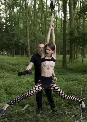 Грудастая 18-летняя девушка лижет член до и после полового акта