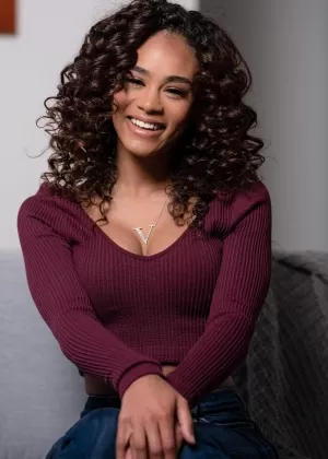 2 чернокожие девушки присоединяются к Келли Мэдисон и Райану Мэдисону в супружеской постели