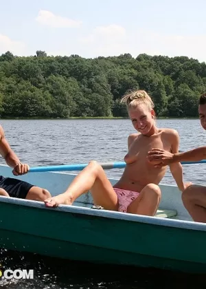 Грудастая блондинка МИЛФА получает лизание задницы сосет большой член и глотает сперму