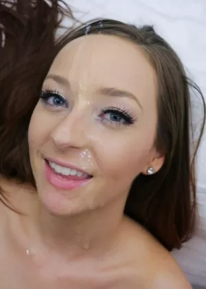 Любительская цыпочка со светлыми волосами Кендра Линн атакует твердый член своим ртом