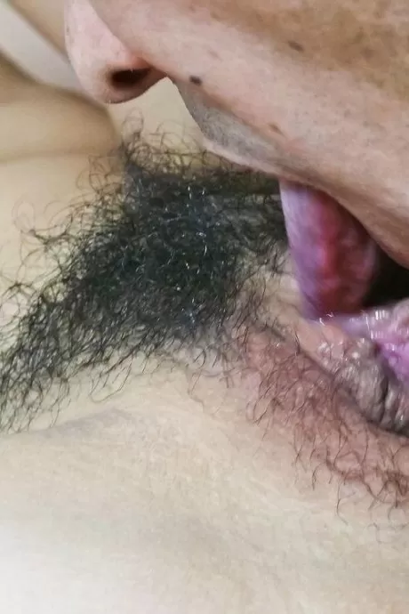 Азиатку Нагису Айба трахают вибратором в жопу и ноки