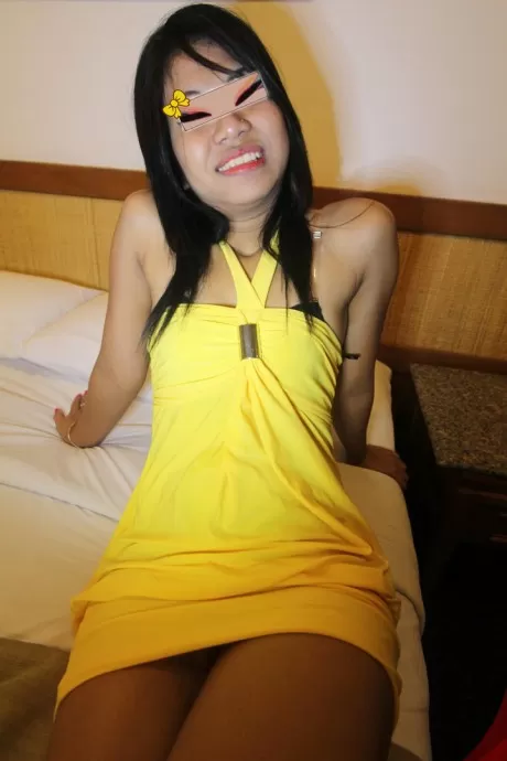 Миниатюрная тайская девушка с сочной попкой участвует в сексе от первого лица с 1