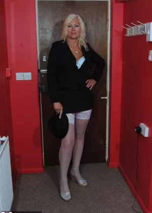 Sexy over 30 woman Platinum Blonde uncovers her saggy tits while wearing a hat