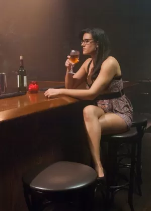 Связанную милфу с подделками Беллу Росси трахают в бондаже