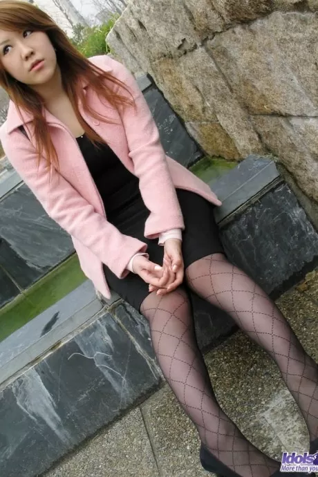 Распутная Мизуки любит демонстрировать свои идеальные сиськи, когда позирует для фотографий