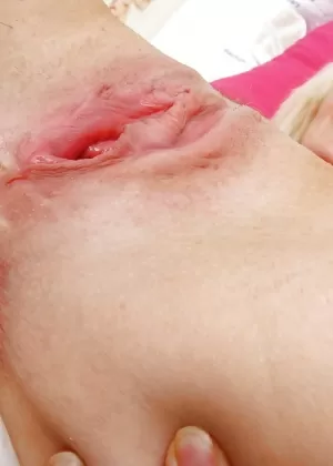 Пожилая блондинка Миа и ее отвисшие бабушкины сиськи проходят странный осмотр у врача