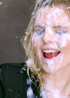 Высокая девушка Изабелла Делла переходит из киски в рот со спущенным шлангом