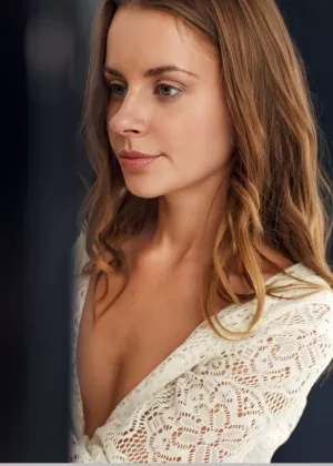 Грудастая горячая рыжая Джессика Роуз показывает крупным планом отслаивающиеся соски школьницы в униформе