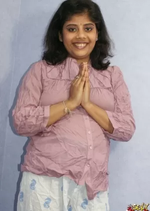 Indian female Rupali sets her plump body free of clothes in solo action