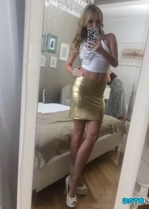 Горячая и красивая Энджел Пиаф делает селфи, чтобы запечатлеть свою упругую сексуальную попку 49479076