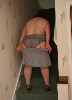 Зрелая толстушки целует своего молодого любовника, а ее большие сиськи сосут и облизывают