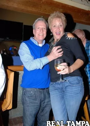 Сексуальные цыпочки демонстрируют свои навыки сосания на вечеринке в стрип-клубе