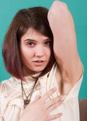 White girl removes her pantyhose to exhibit her beaver for the first time