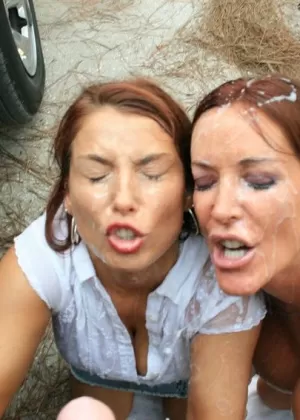 Мечтательная зрелая с аппетитными сиськами играет с секс-игрушками