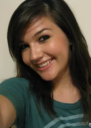 Милашка Вероника делает шикарный снимок своих красивых больших сисек и упругой круглой попки