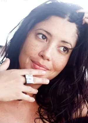 Беременная блондинка любительница Рита Раш сосет член и скачет на нем жестко