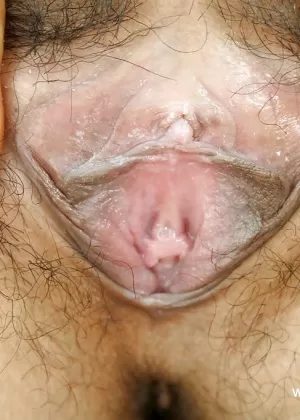 Любительская азиатка первый таймер Кэди ласкает свою супер волосатую любовную дырочку игрушками