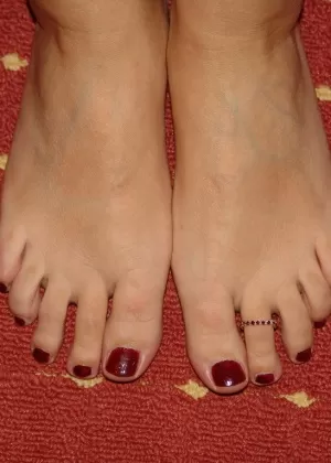 Райли Эванс завершает секс тем, что ее киска вылизывается ее рогоносцем, поедающим сперму