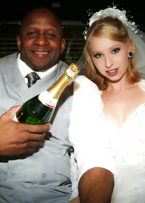 Натуральная рыжая Барбара Баберре трахается с негром в сетчатом топе