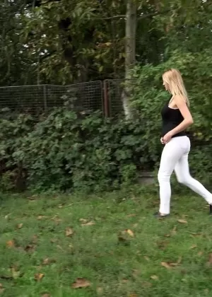 Грудастые порнозвезды участвуют в различных хардкорных сексуальных актах