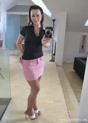 Потрясающая красотка Синди Доллар раскрывает свои большие сиськи и сексуальную задницу 59032833