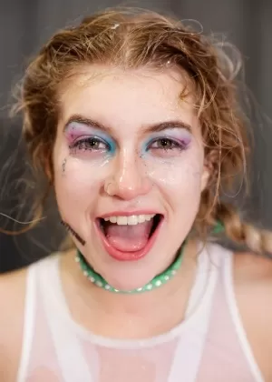 Молодую шлюшку Арью Фэй трахнули в задницу во время экстремального секса с Брайаном Гоззлингом