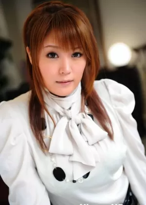 Чрезвычайно горячая офисная красотка Миа Роуз грязно трахается во время обеденного перерыва