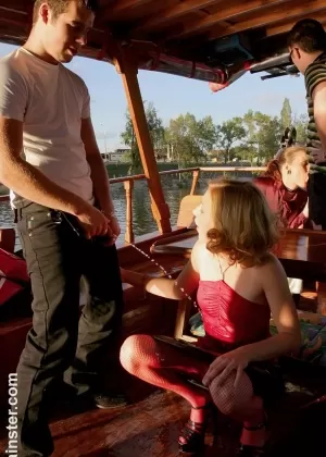 Блондинки лесбиянки Лена Лав Опра писают друг на друга во время сексуальных отношений