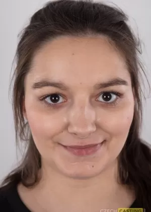 Solo girl Tereza makes her nude modelling debut while heavily pregnant