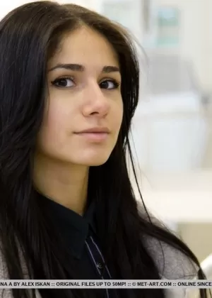 Красотка Бруклин Ли получает свое лицо и аппетитную пизду, прибитую гвоздями на роскошной лодке