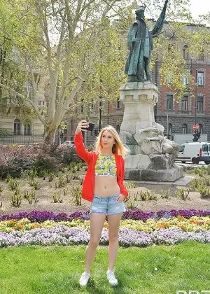 Симпатичная бывшая подружка Хейден делает обнаженные селфи в своей ванной