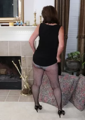 Slutty housewife gets naked and plays with a new sex toy