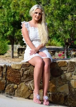 Пизда: На открытом воздухе фото 18