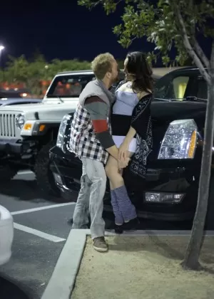 Брюнетку Габриэллу Палтрову подобрали на улице для обучения БДСМ