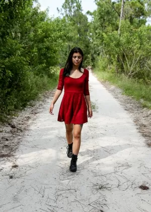 Латиноамериканка Джина Валентина вышла прогуляться, когда ее взяли в качестве секс-рабыни