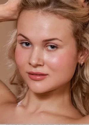 Распутная блондинка из колледжа Алексис Техас получает жесткий трах в свою тугую пизду