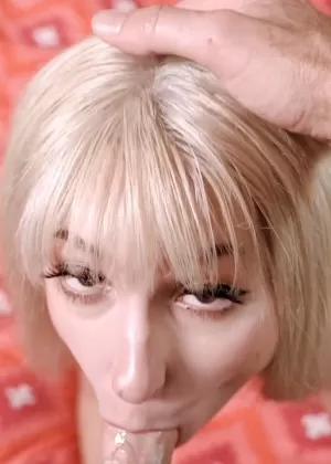 Сексуальная милфа Кэти Хевен щеголяет красными губами, пока ее трахают в жопу на каблуках