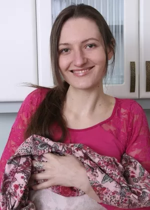 Белую домохозяйку трахают в жопу во время измены с большим черным членом