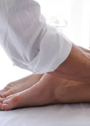 Восхитительная азиатская леди Аса Акира получает жесткий трах от непослушного массажиста