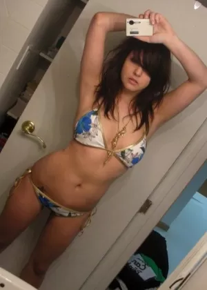 Коллекция откровенных селфи бывших подруг в нижнем белье и бикини