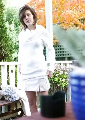 МИЛФ красотки с большими сиськами Джордан и Рози устроили вуайеристскую фотосессию