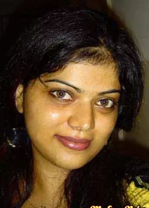 Индийская мамаша Прия Анджели Рай засунула большой член глубоко в свою киску